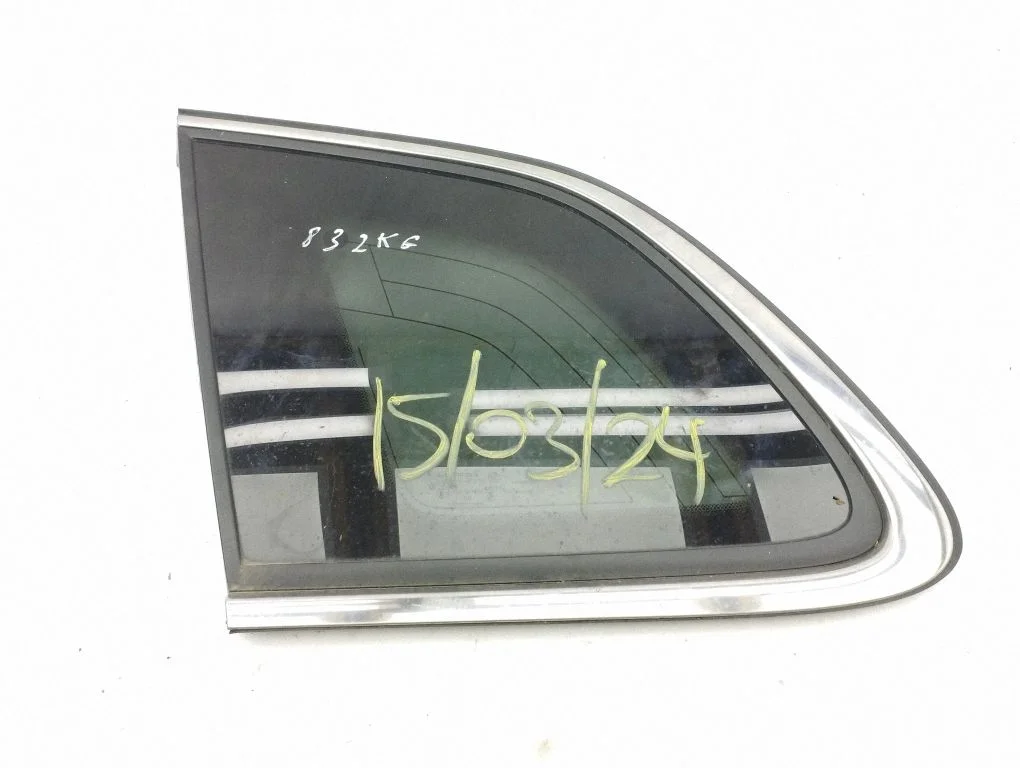 Rear side window 68155797A0