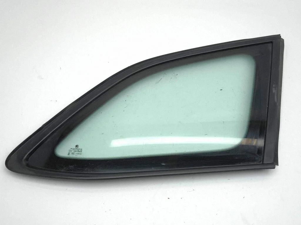 Aizmugurējais sāna virsbūves stikls – Skoda Octavia Mk4 (2019-)