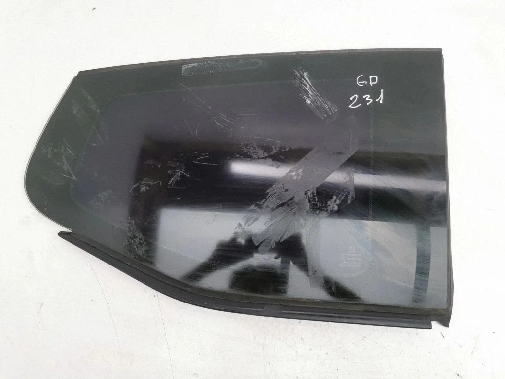 Rear side window – right