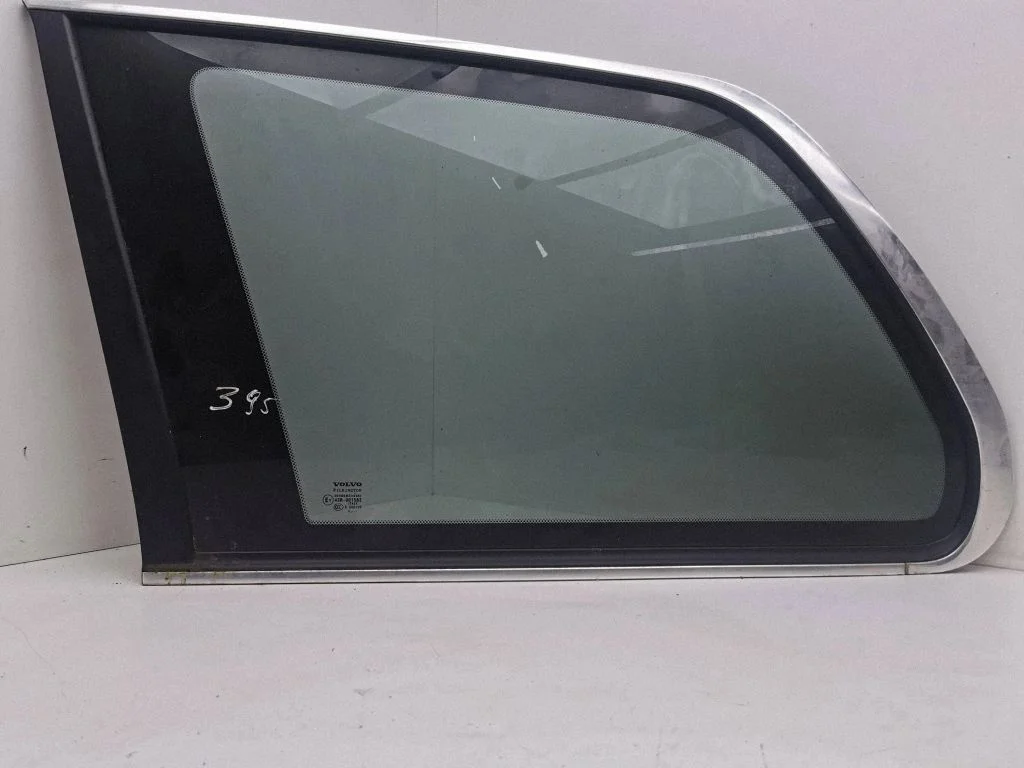 Rear side window – left