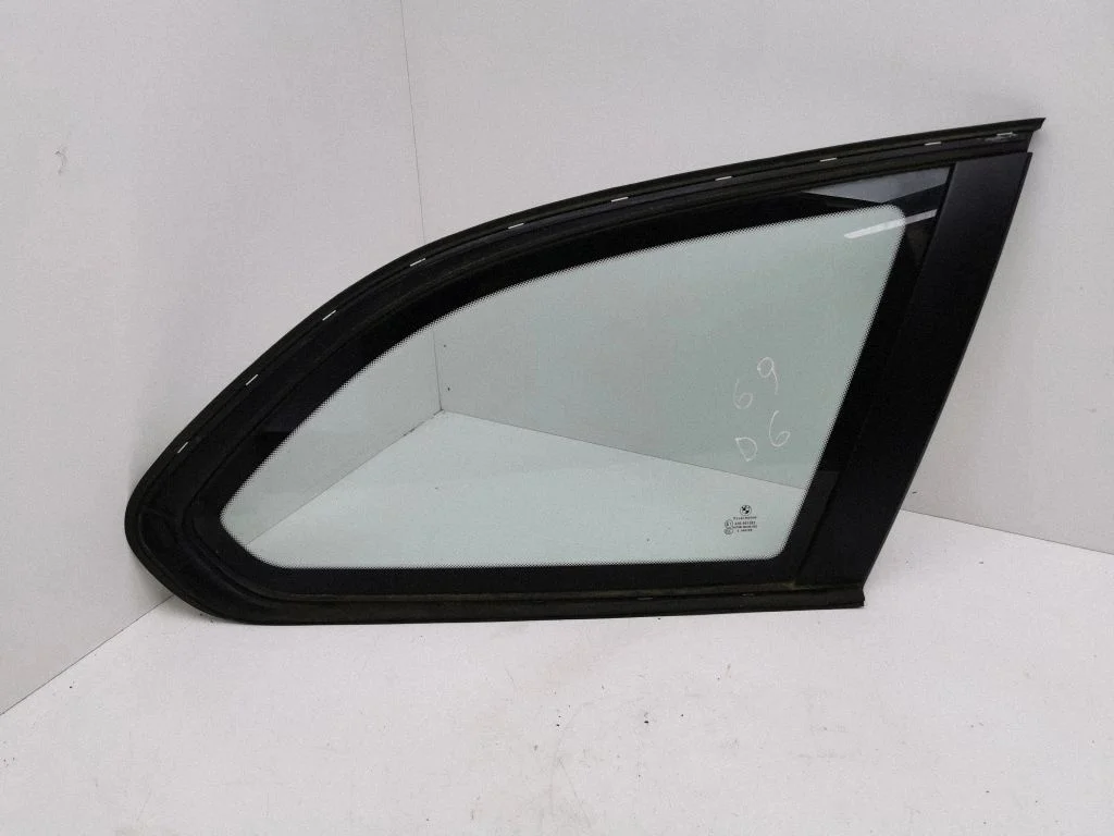 Rear side window – right