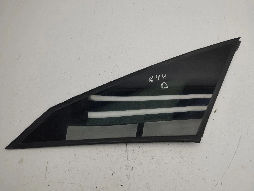 Rear side window 9832918380