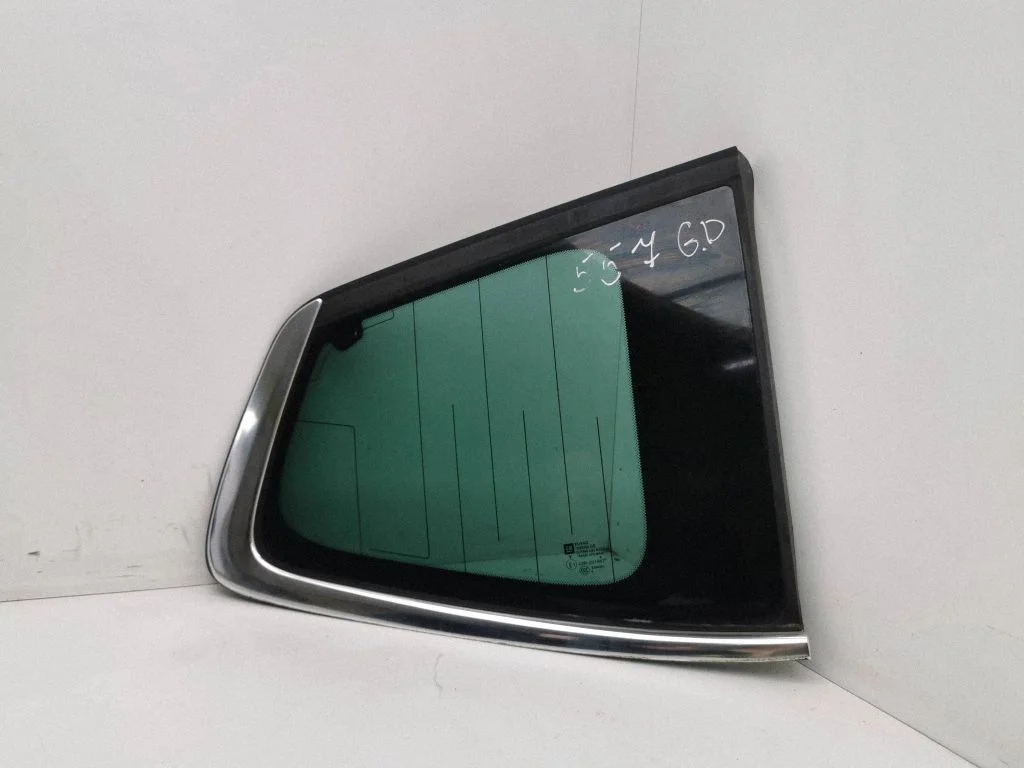 Rear side window – right