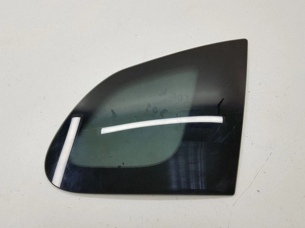 Rear side window 2064289