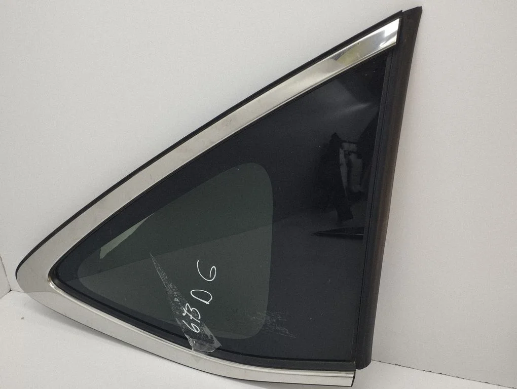 Rear side window E643R00048