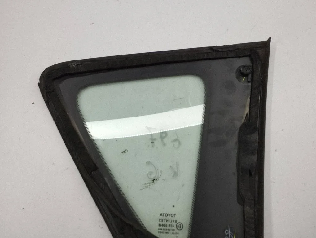 Rear side window 43R00048