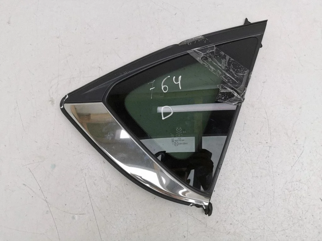 Rear side window – right