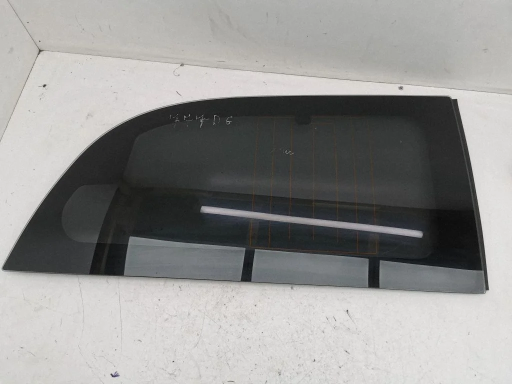 Rear side window – right