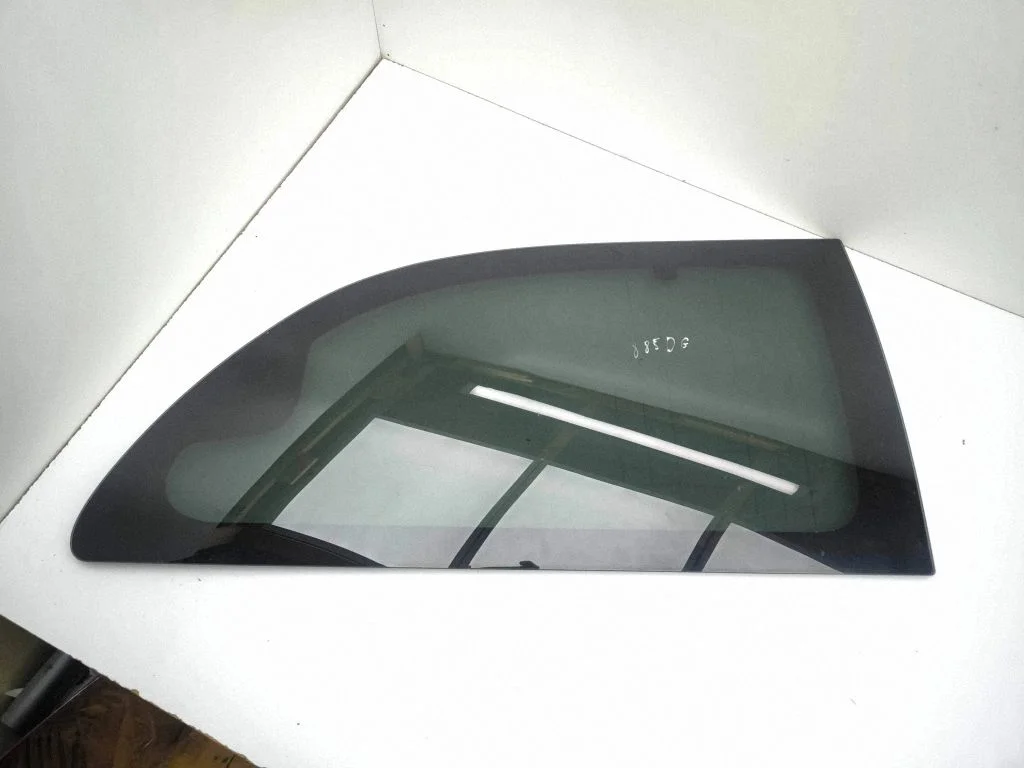 Rear side window – right