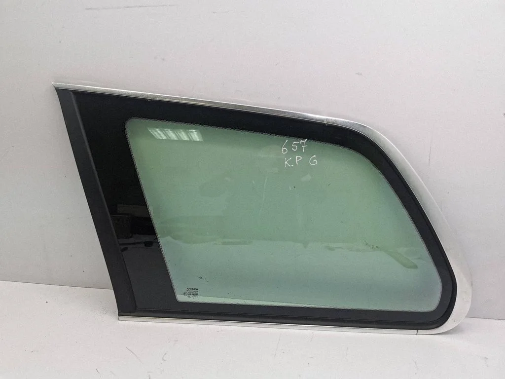 Rear side window E143R001582