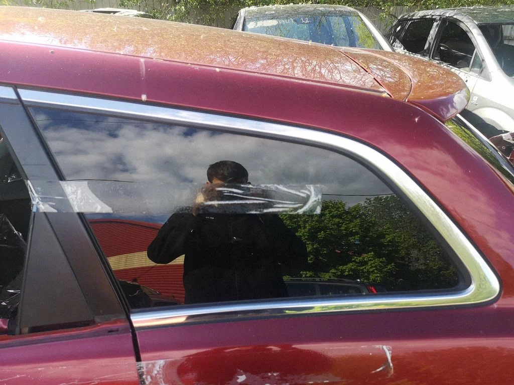Rear side window – left