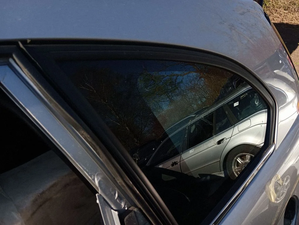 Rear side window – left