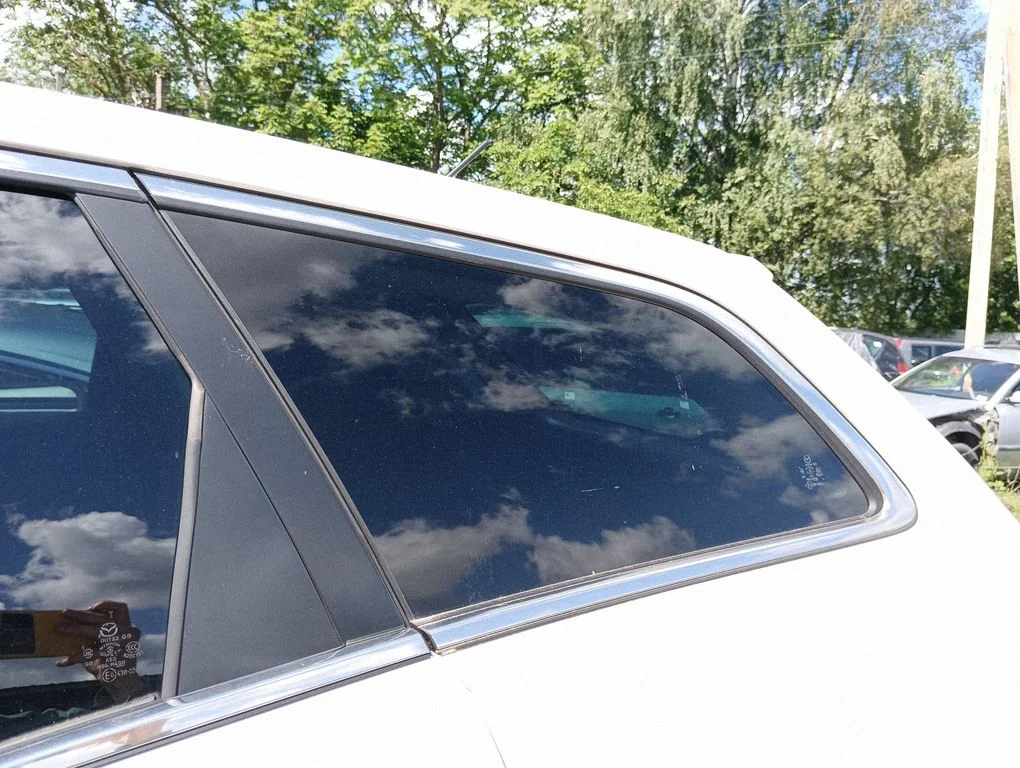 Rear side window – left