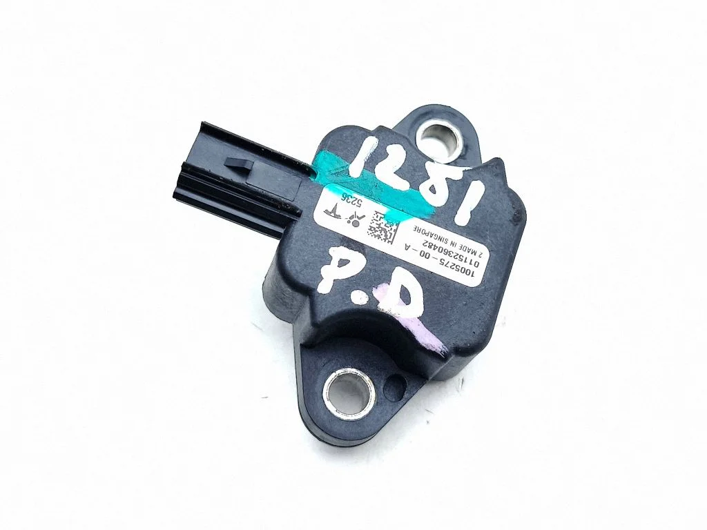 Airbag deployment crash/impact sensor – Tesla Model S (2012-)