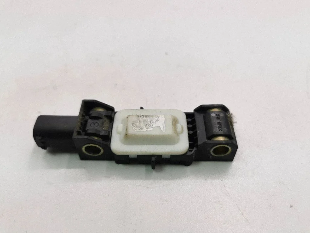 Drošības spilvenu trieciena sensors 04671779AC