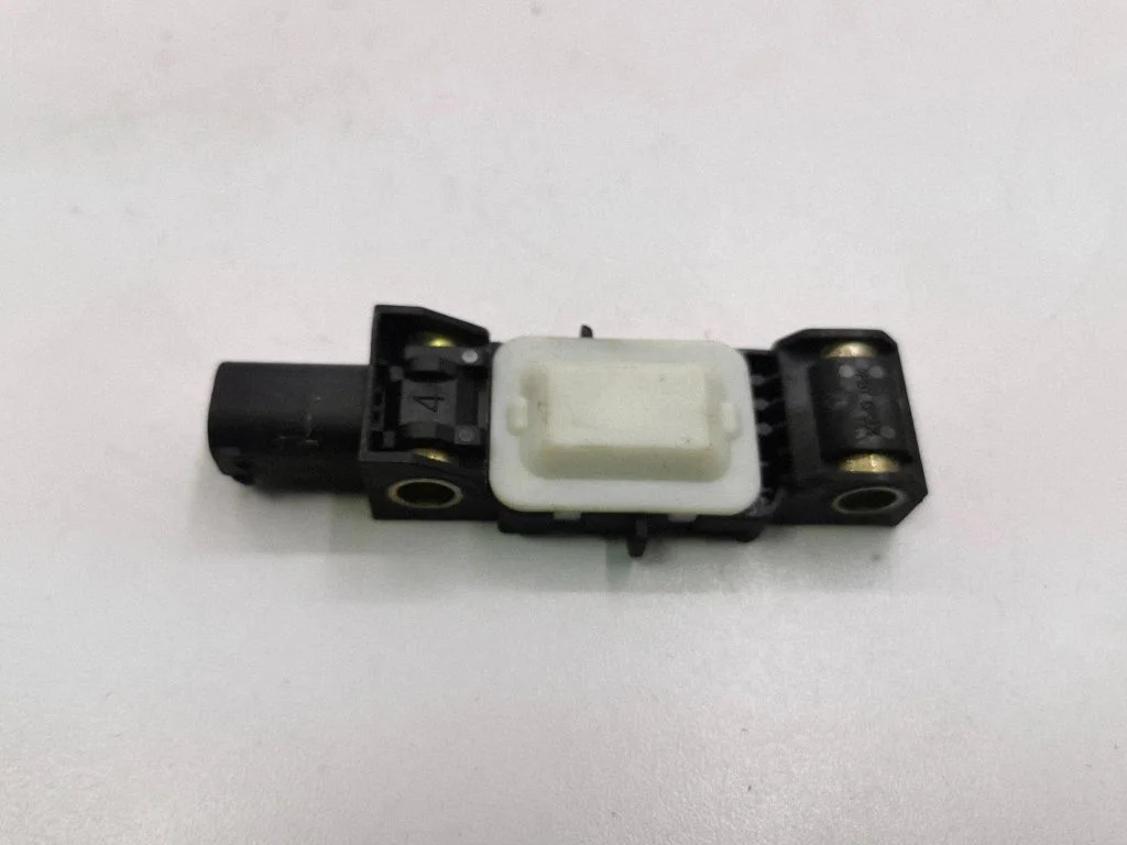 Drošības spilvenu trieciena sensors 04671779AC