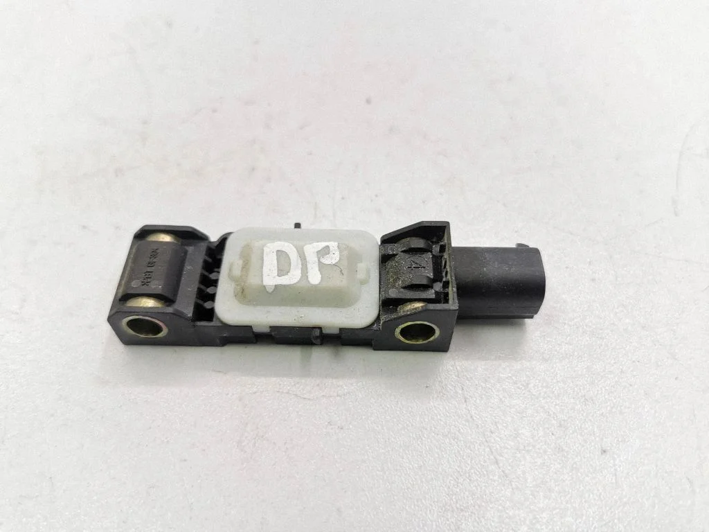 Drošības spilvenu trieciena sensors 04671779AC