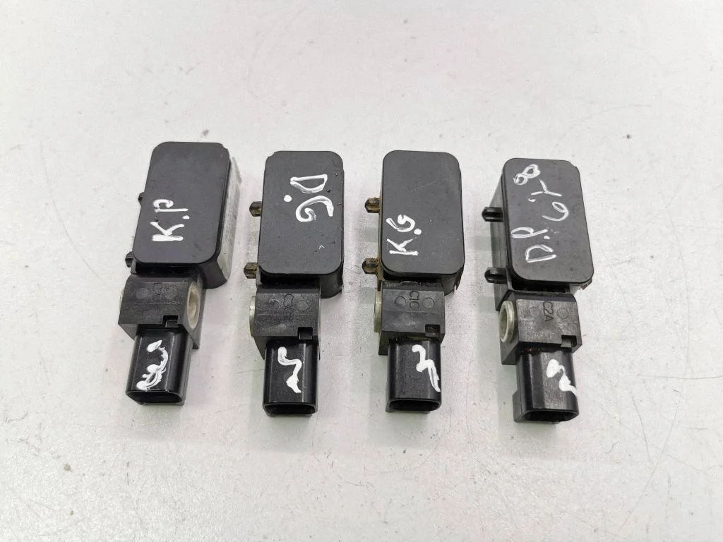 Czujnik zderzeniowy poduszek powietrznych 1X4A14B345AC