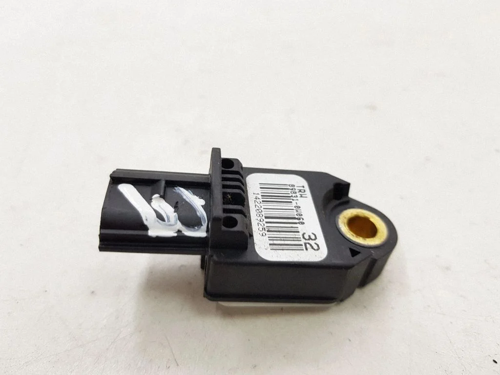 Drošības spilvenu trieciena sensors 898310W060