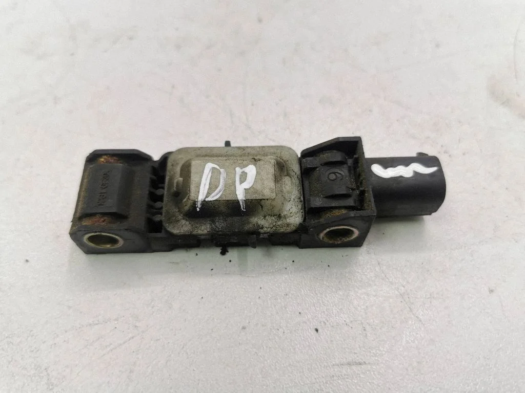 Drošības spilvenu trieciena sensors 04671779AC