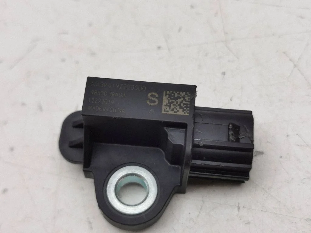 Drošības spilvenu trieciena sensors 988303RA0A