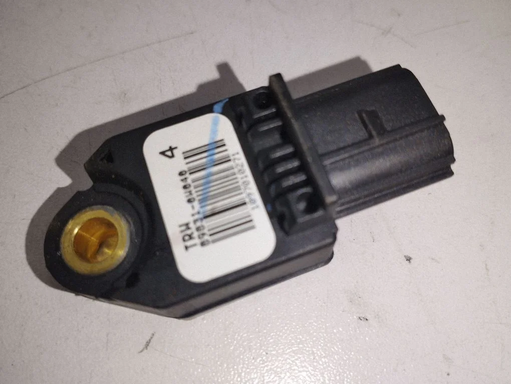 Airbag deployment crash/impact sensor – Toyota Corolla Verso AR10 (2004-2009)
