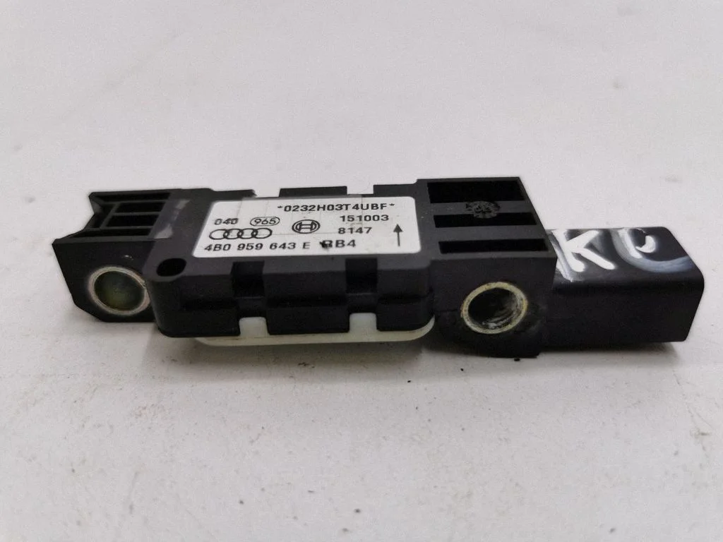 Drošības spilvenu trieciena sensors 4B0959643E