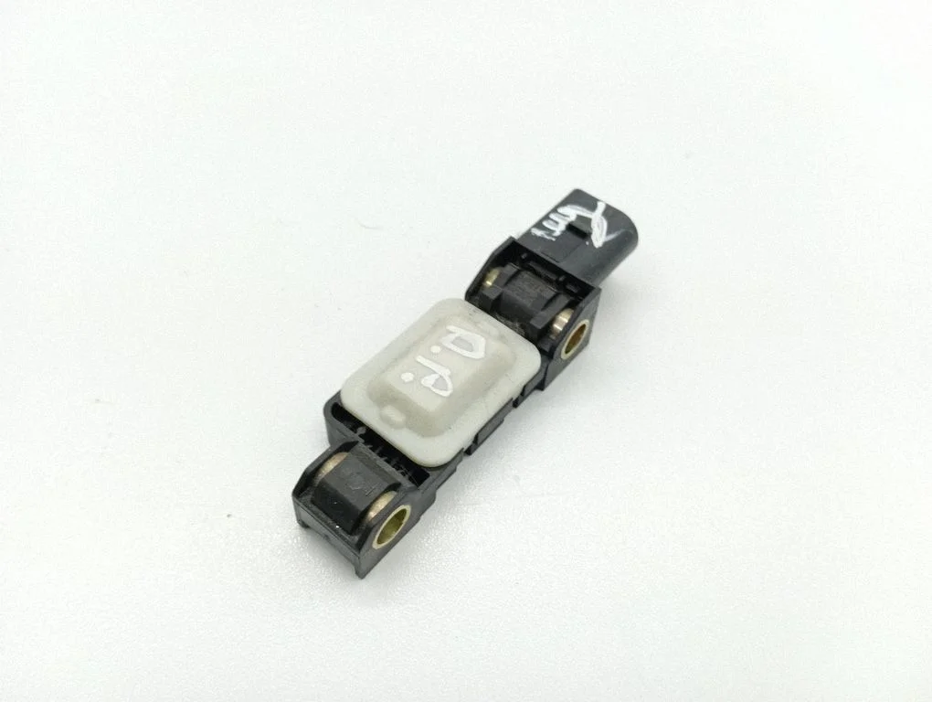 Drošības spilvenu trieciena sensors 4B0959643E