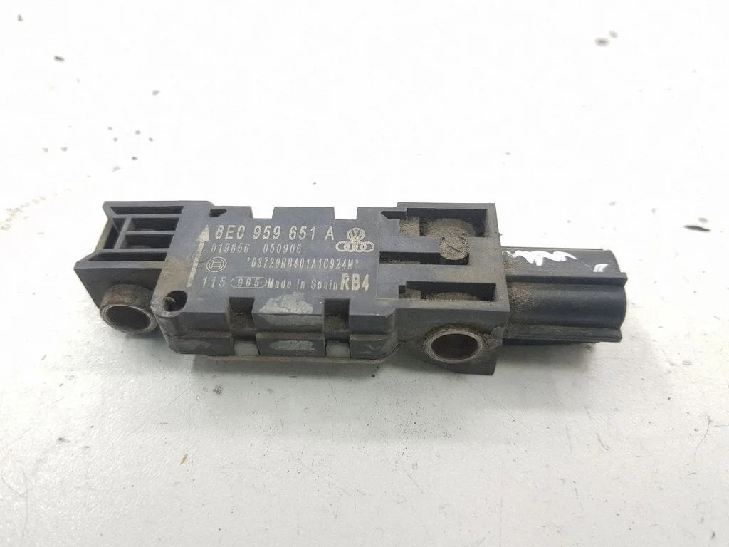 Drošības spilvenu trieciena sensors 8E0959651A