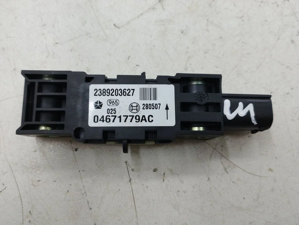 Turvapadja löögiandur 04671779AC