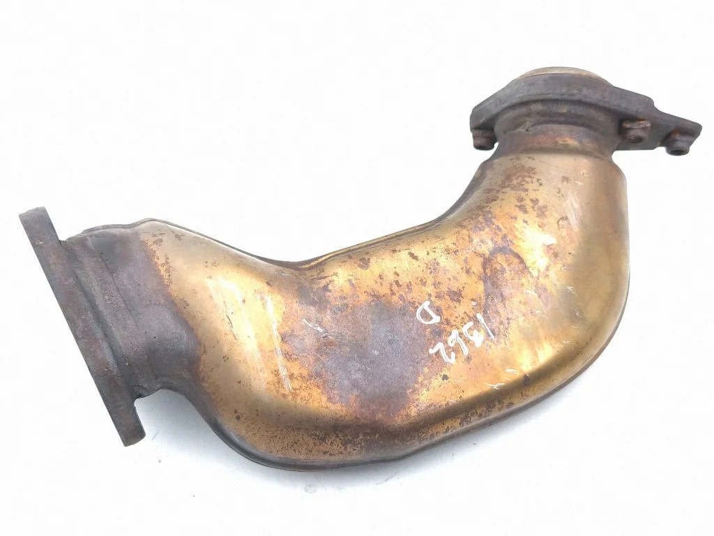 Exhaust manifold – right