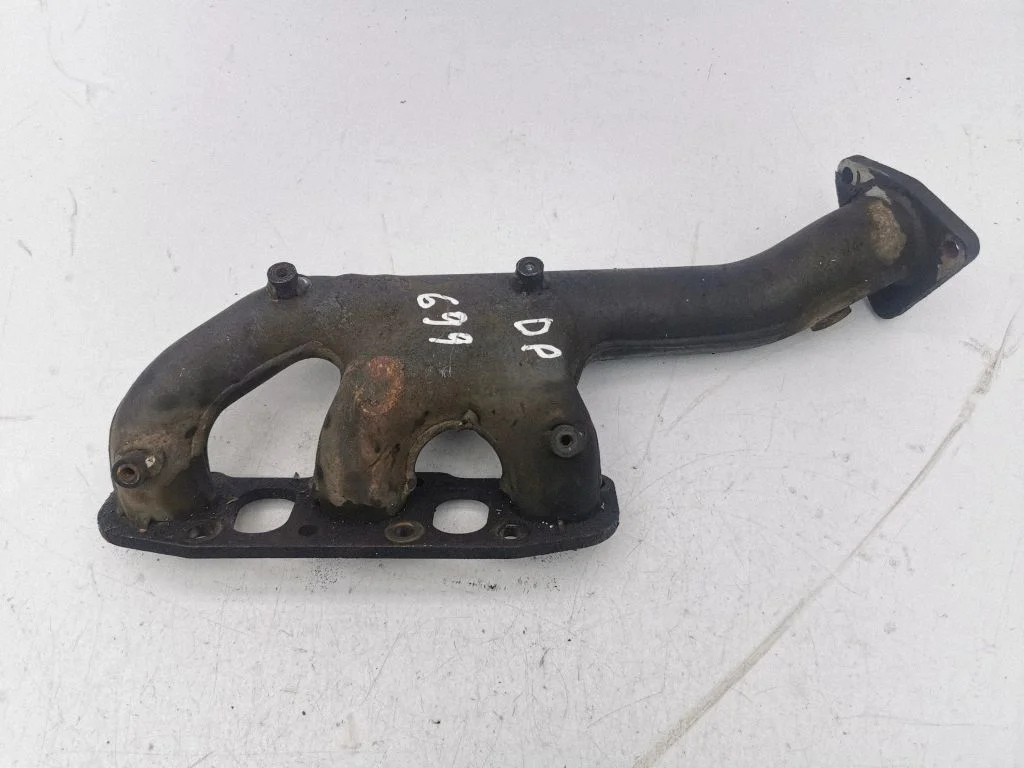 Exhaust manifold – right