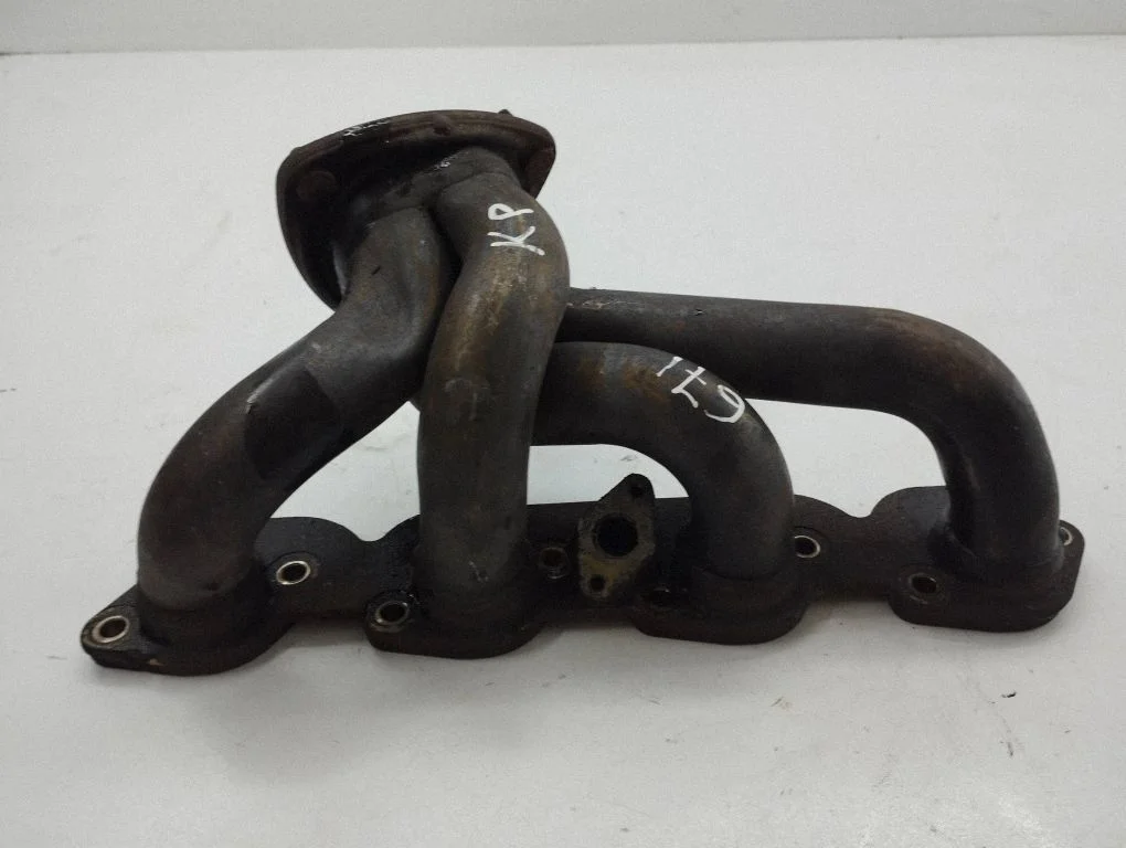 Exhaust manifold – left