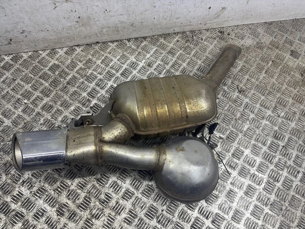 Muffler/silencer – right