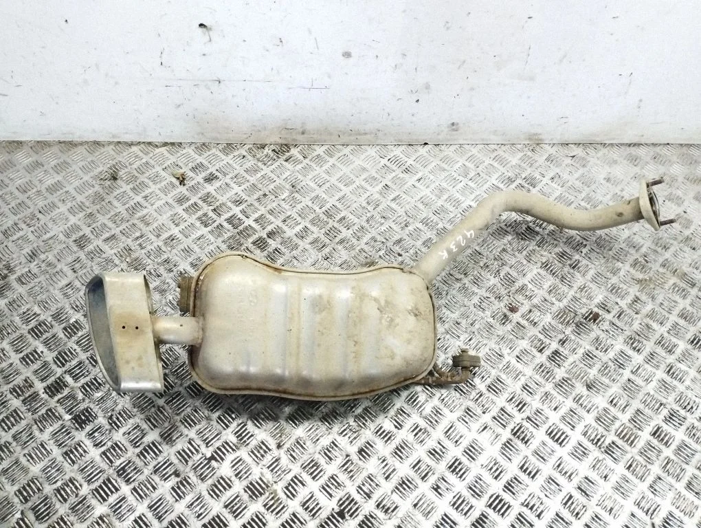 Muffler/silencer – left