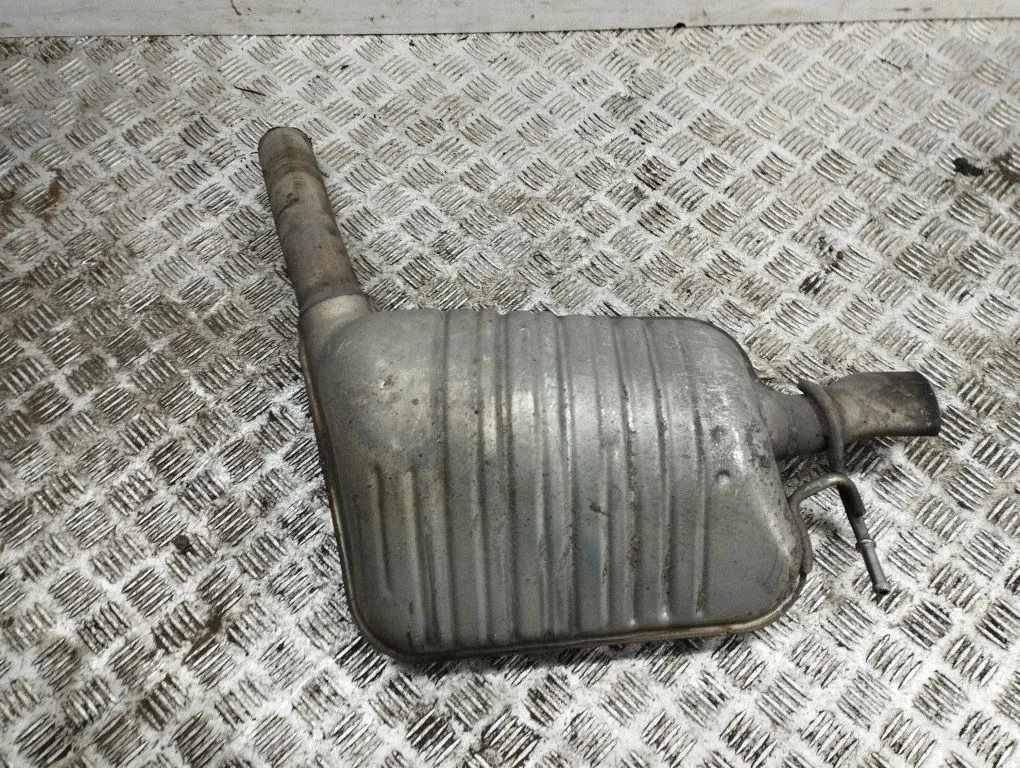 Muffler/silencer – right