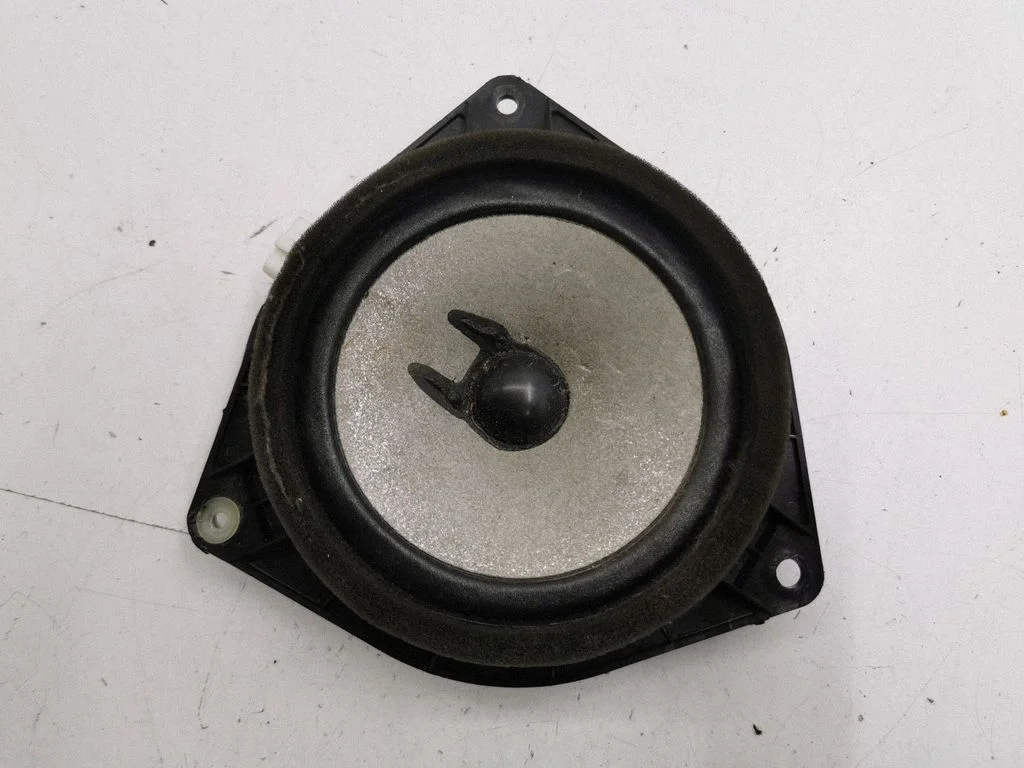 Głośnik w drzwiach tylnych – Toyota Corolla Verso AR10 (2004-2009)
