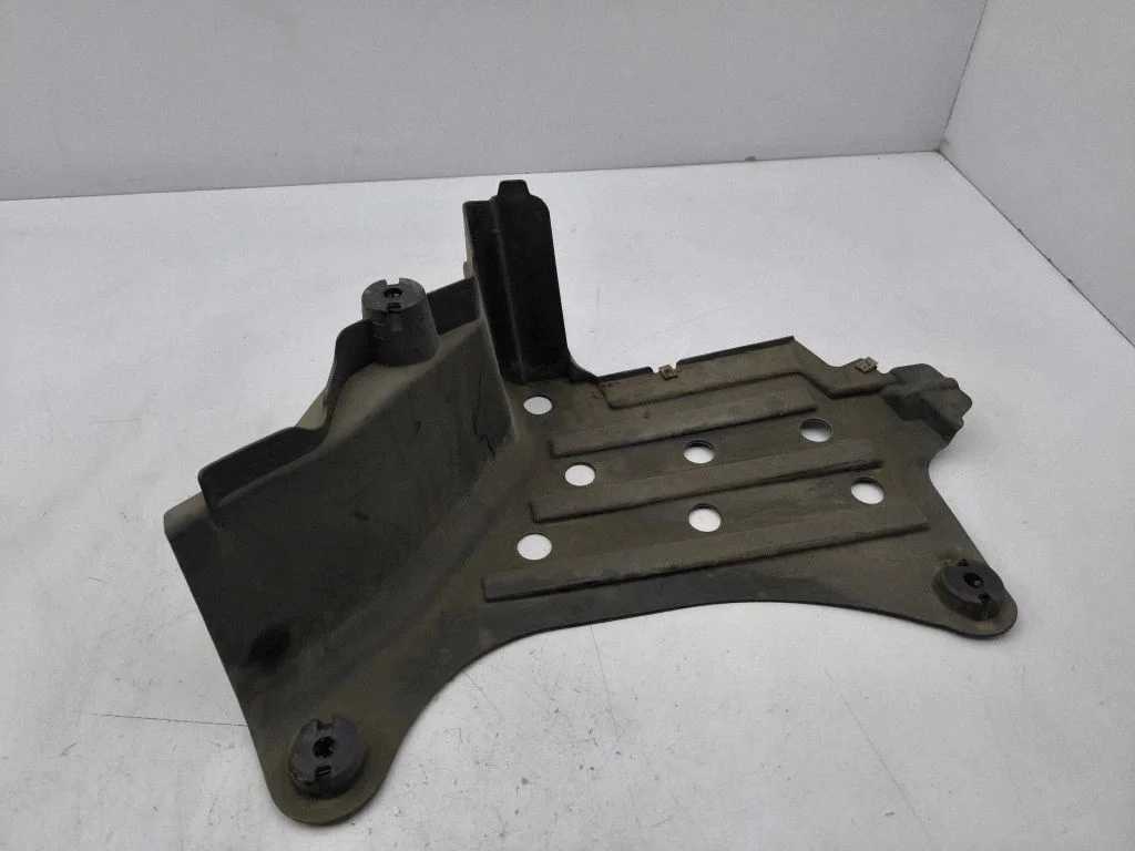 Trunk boot underbody cover/under tray 82A825205A