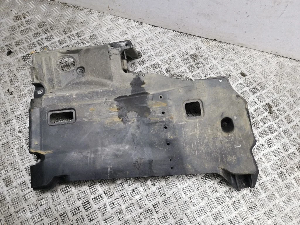 Osłona podwozia pod bagażnikiem – Toyota Corolla E210 E21 (2018-)