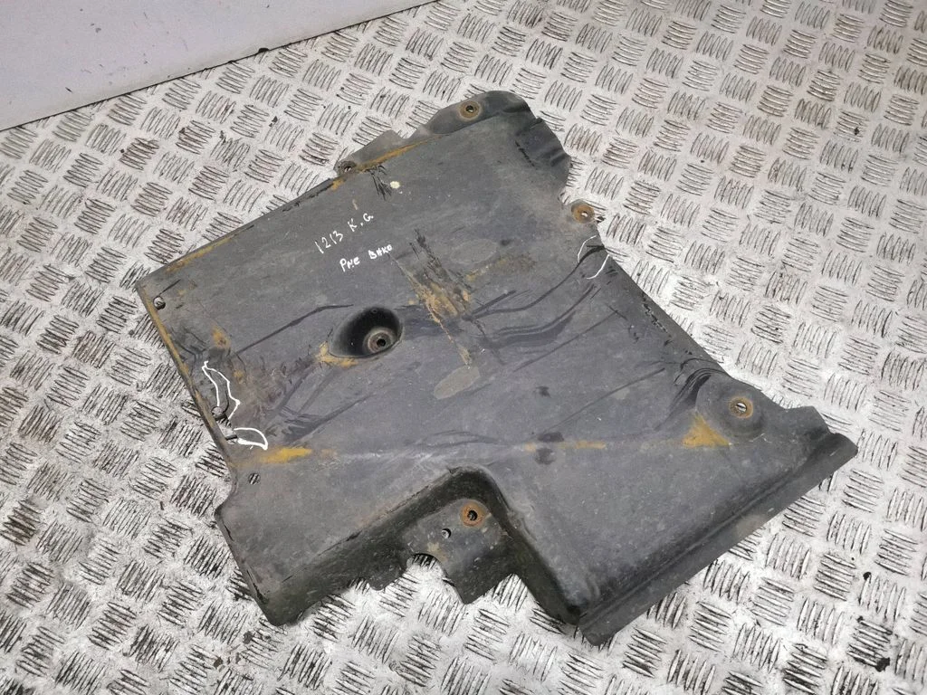 Osłona podwozia pod bagażnikiem BJ32104C21AD