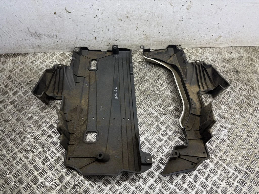 Rear underbody cover/under tray 5839047010
