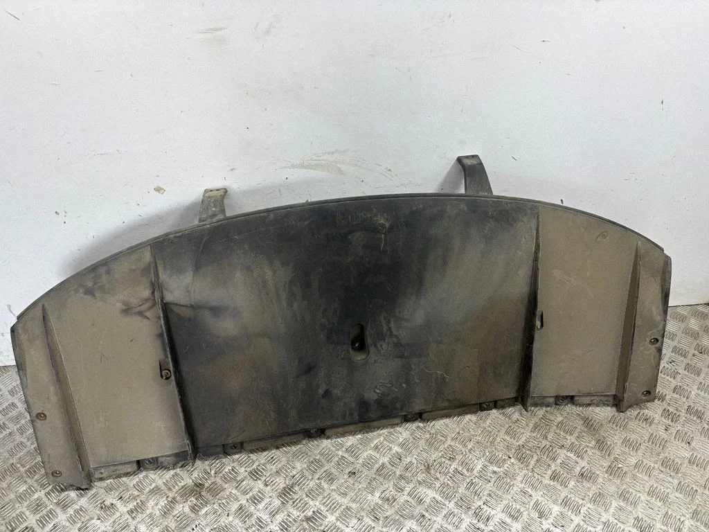 Rear underbody cover/under tray