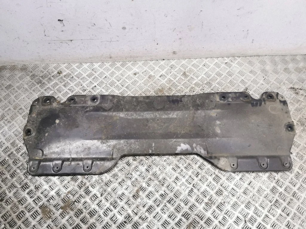 Rear underbody cover/under tray