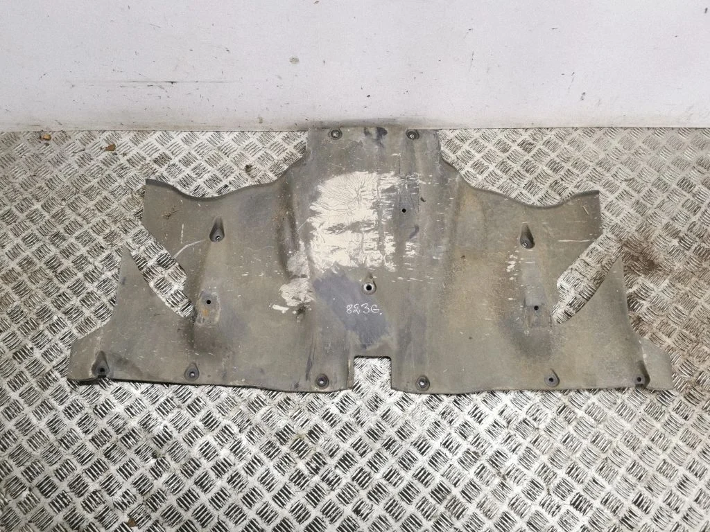 Rear underbody cover/under tray