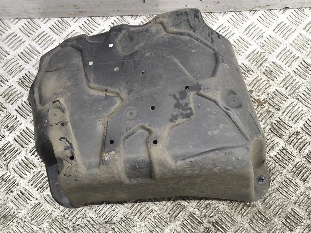 Aizmugurējās balstiekārtas apakšas aizsargs 9812344980
