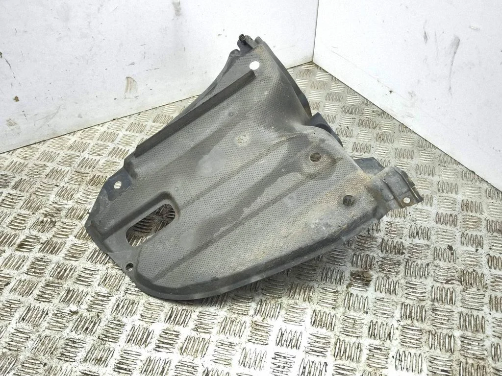 Rear bumper underbody cover/under tray – Toyota Avensis T250 (2006-2009)