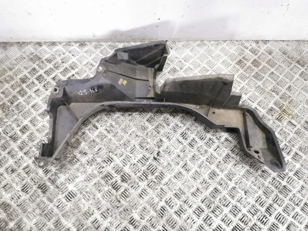 Aizmugurējā bufera apakšas aizsargs 57627F4010
