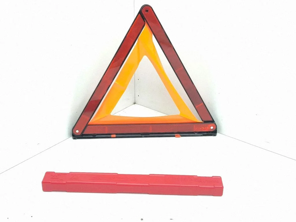Emergency warning sign – Mercedes-Benz EQA (2021-)
