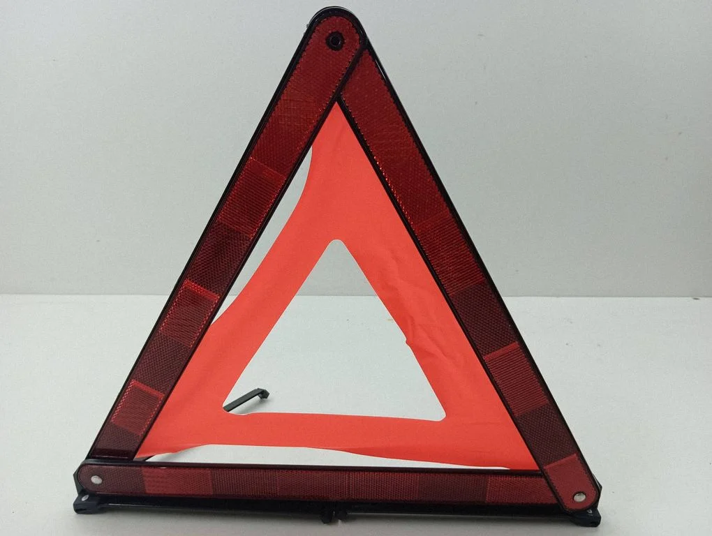 Emergency warning sign E927R034054