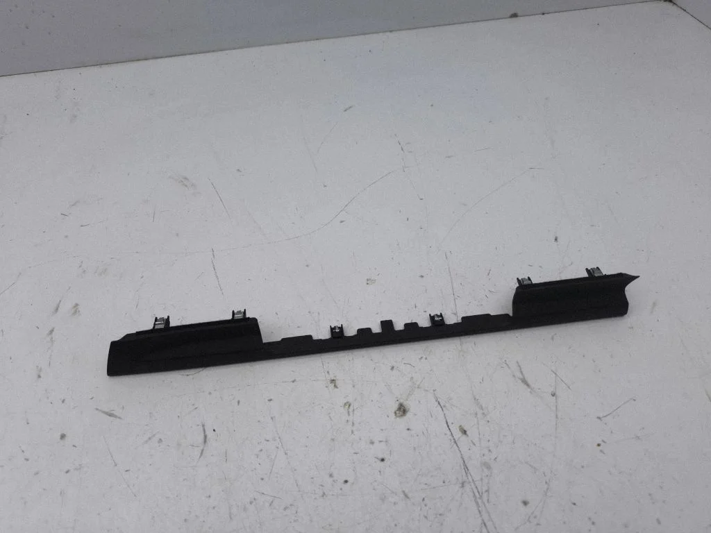Radio/GPS head unit trim 8W2857304A